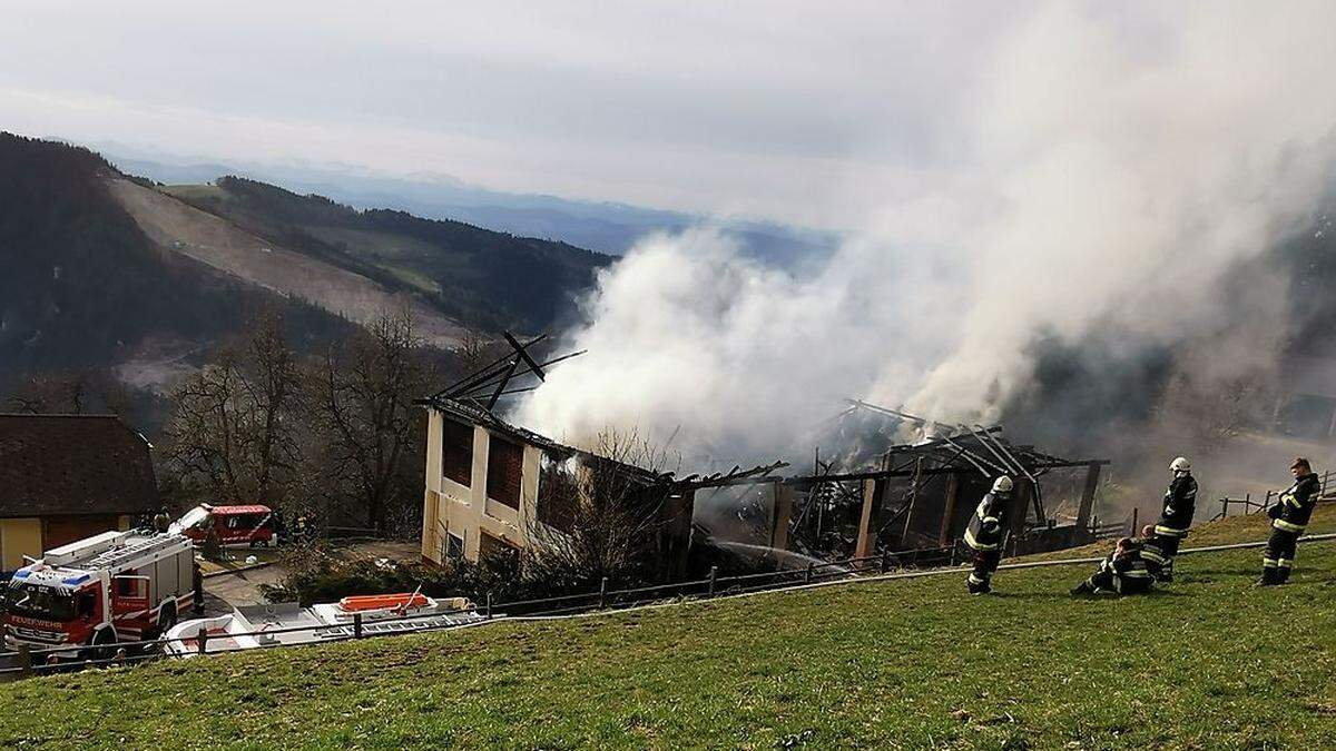 Das Wirtschaftsgebäude brannte nieder