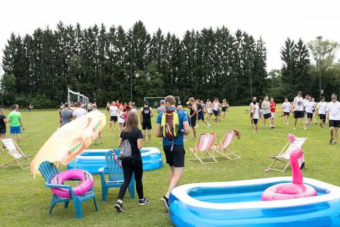 Zahlreiche Zuschauer feuerten die Teams an und sorgten für ein sportlich fröhliches Ambiente.