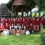 Ein Gruppenfoto einer Musikkapelle in traditionellem Gewand | Die Alpenblasmusikkapelle Glödnitz hat einen neuen Kapellmeister