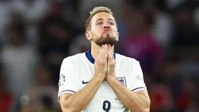 Harry Kane of England shows a look of dejection at full-time Spain v England, UEFA European Championship, EM, Europameisterschaft 2024, Final, Football, Olympiastadion, Berlin, Germany, 14 Jul 2024 EDITORIAL USE ONLY No use with unauthorised audio, video, data, fixture lists, club/league logos or live services. Online in-match use limited to 120 images, no video emulation. No use in betting, games or single club/league/player publications. PUBLICATIONxINxGERxSUIxAUTxHUNxGRExMLTxCYPxROUxBULxUAExKSAxONLY Copyright: xKieranxMcManus/Shutterstockx 14583341du