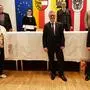 Vorne v.l.: Vzbgm.in. Michaela Scheurer, Bürgermeister  Reinhard Antolitsch, Vzbgm. Karl Zußner. Hinten v.l.: Gemeindevorstand Roland Koch, Gemeindevorstand  Sigrid Wucherer, Gemeindevorstand Wolfgang Standner und Gemeindevorstand Gerd Fertala.