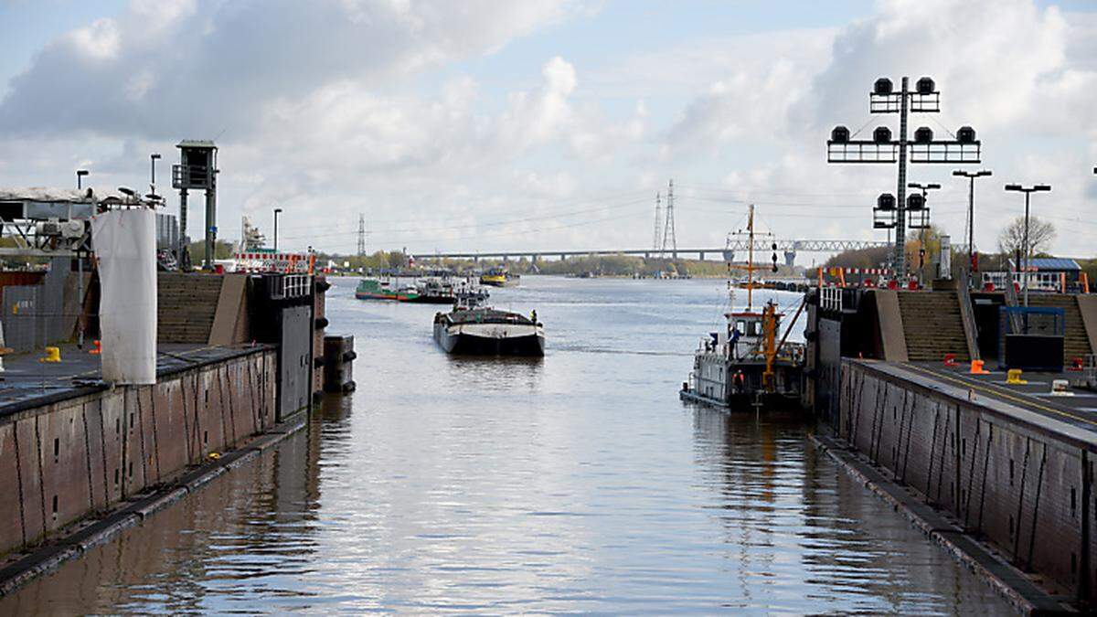 Nord-Ostsee-Kanal für Schiffe mit einer Länge von mehr als 120 Metern gesperrt 