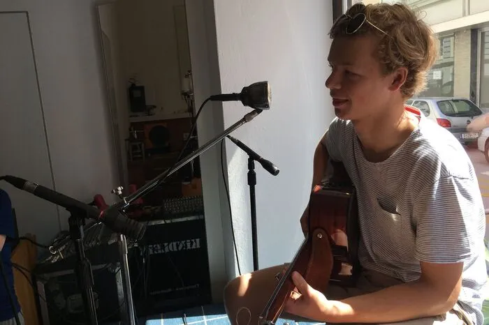 Musiker durften Kindleins Mikrofone bei einer Aufnahme-Session testen