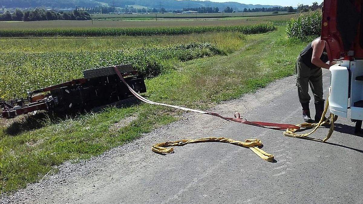 Das Fahrzeug landete auf der Seite