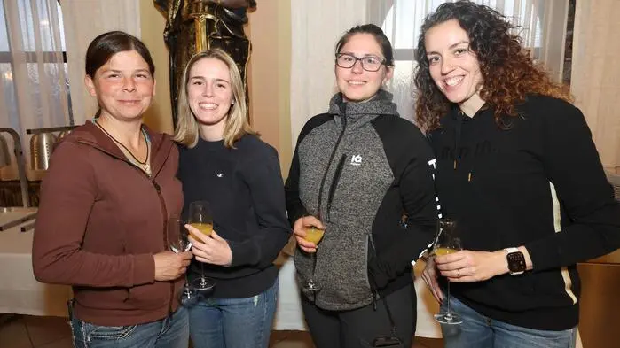 Seit sechs Jahrzehnten stehen sie bereit, wenn andere längst aufgeben müssen: bei der Suche von vermissten Personen, Lawinenabgängen oder Trümmersuchen nach Unglücken. Dort, wo Technik an Grenzen stößt, beginnt oft die Arbeit der Österreichischen Rettungshundebrigade.