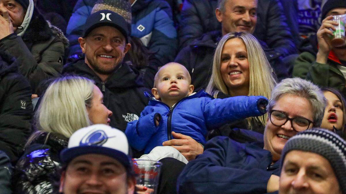 Grabner mit der Familie in der Stadthalle