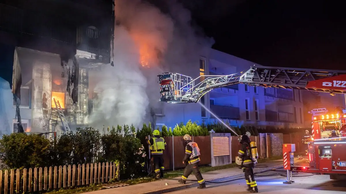 Mehrparteienhaus brannte nieder