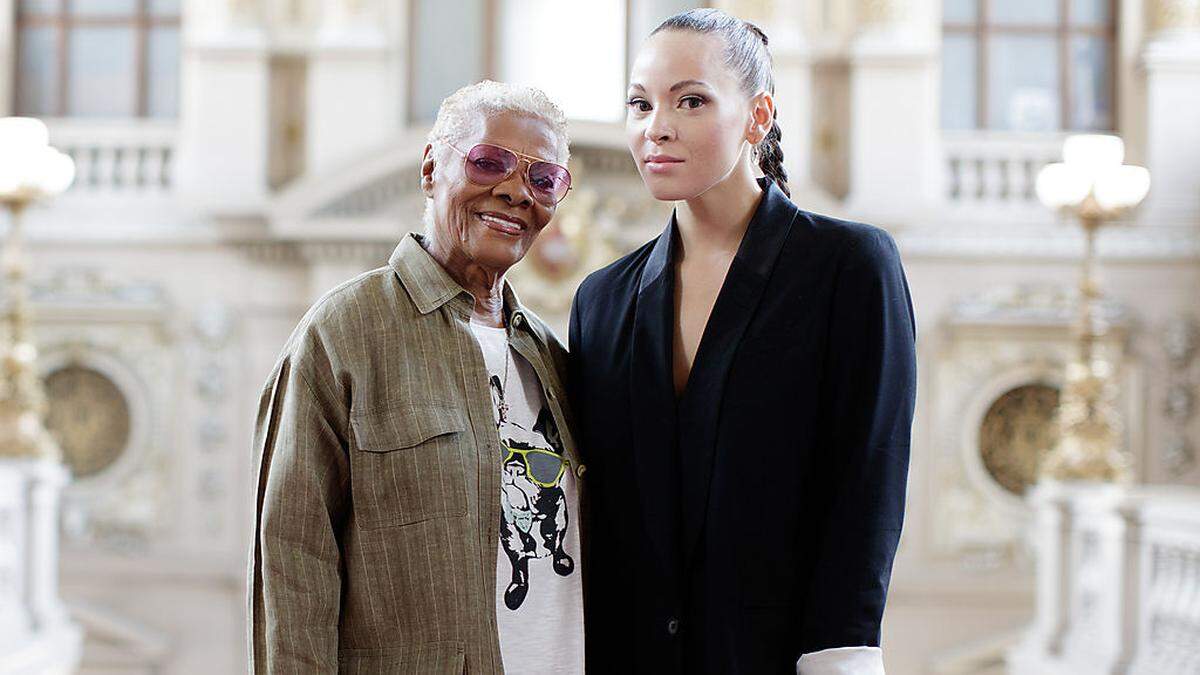 Dionne Warwick und ihre Enkelin Cheyenne Elliott haben sich im Burgtheater schon einmal umgesehen