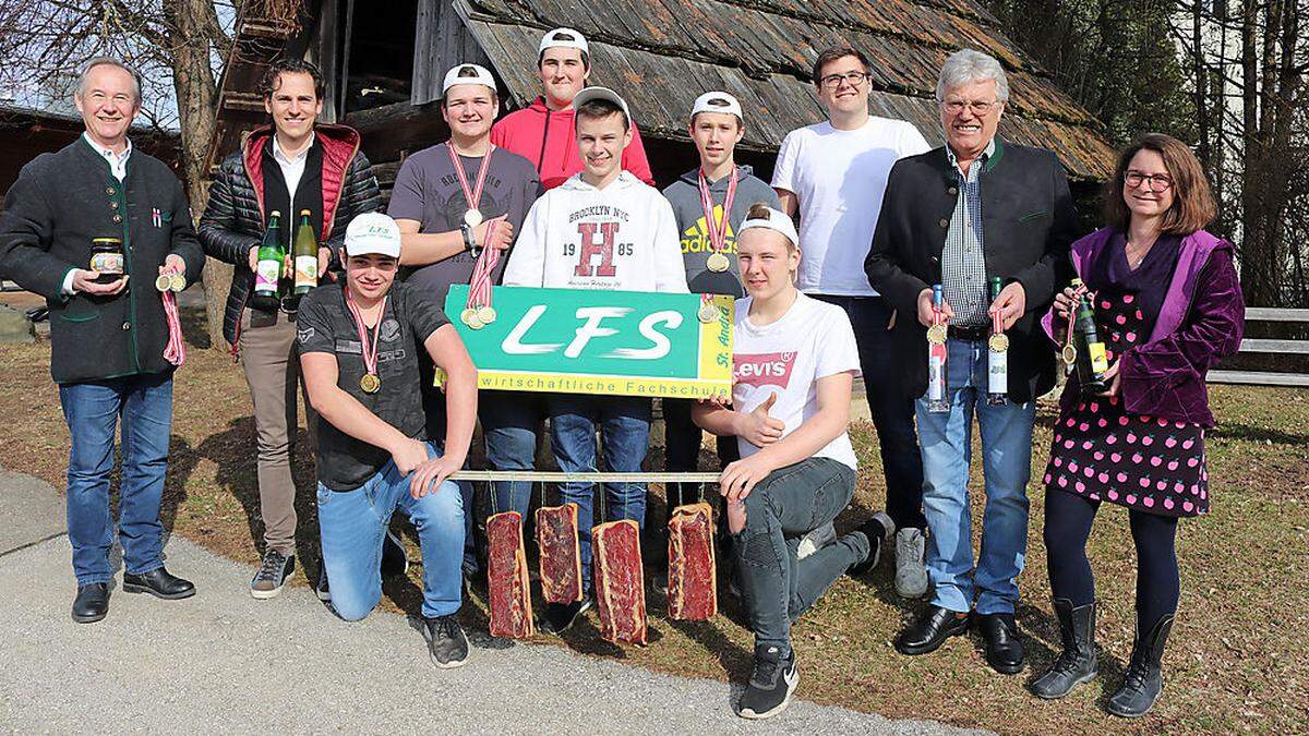 Von links: Werner Pachler, Joachim Kreuzer, Schüler der LFS Sankt Andrä, Konrad Brunner, Martina Lippitz