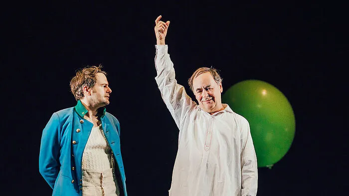 Johann Adam Oest (rechts) in "Radetzkymarsch" nach Joseph Roth, 2017 in der Regie von Johan Simons.