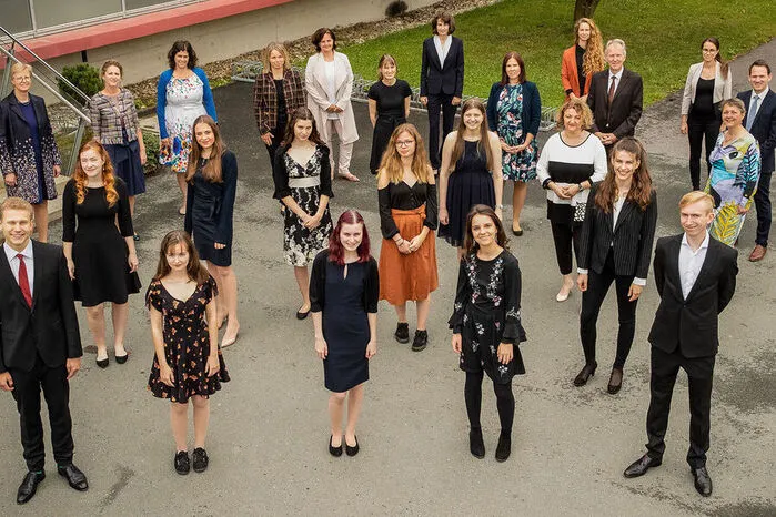 Klassenvorständin der RP8BR war Helga Stücklberger. Ihre Schülerinnen und Schüler:Johanna Huber, Michelle N. Keimel, Lena M. Leitner, Laura Palz, Marie-Christin Pölzl, Jula H. Scheer, Elias A. Teller, Christine Urbanek, Paul M. Walter, Ute Winter und Magdalena Zivithal.