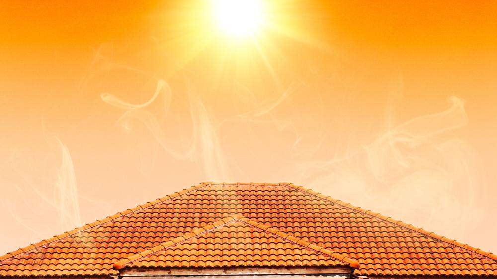 Dächer, die Hitze reflektieren, kühlen zwar im Sommer, verursachen aber einen erhöhten Heizbedarf im Winter. Der Dachziegel der FH-Studierenden soll dieses Problem mit einer Beschichtung lösen ADOBE 