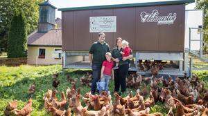 Familie Thomasser betreibt in Völkendorf eine große Hühnerhaltung