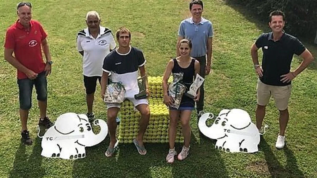 Siegerehrung der 2. Tennisland Trophy: Hinten links. Sattler Walter, Ali Sufi, Radl Alexander und Gernot Dreier, vorne Sebastian Prechtel und Leykina Polina