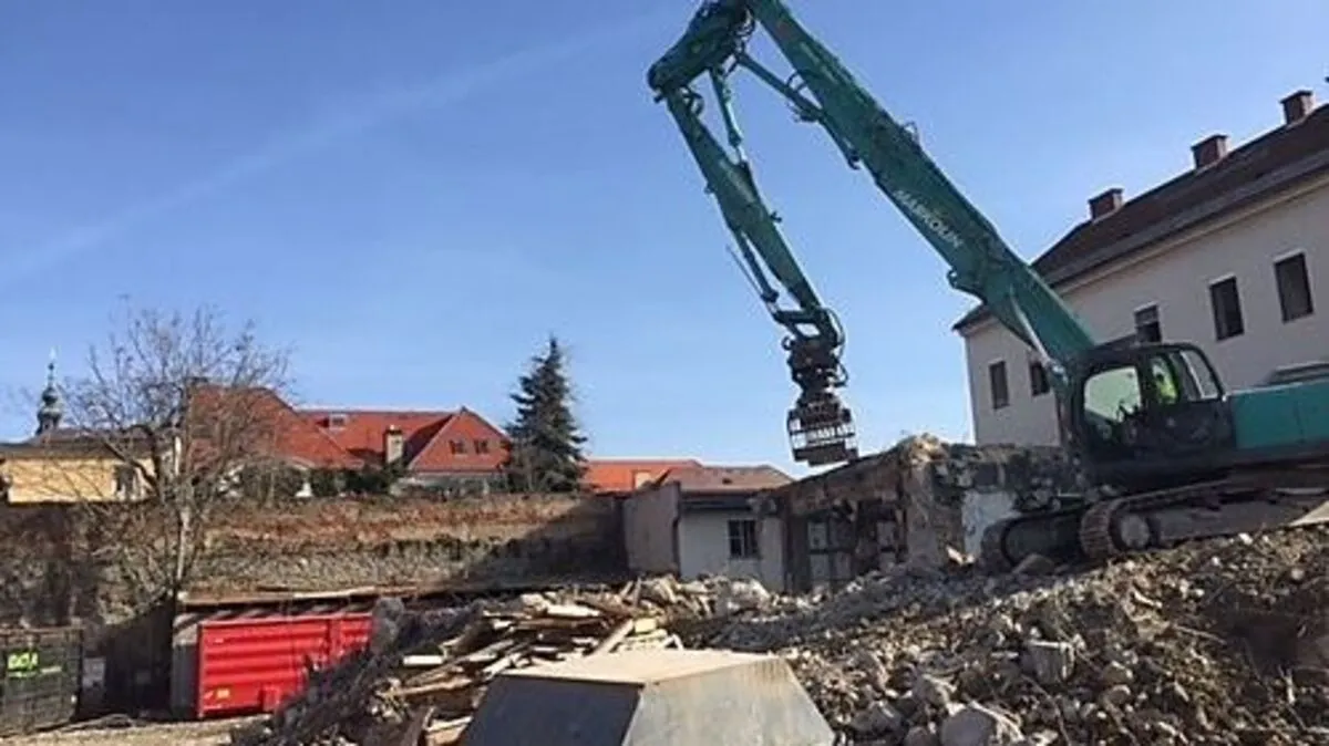Der Abriss der KTZ sorgt für eine Straßensperre
