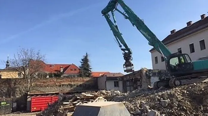 Der Abriss der KTZ sorgt für eine Straßensperre