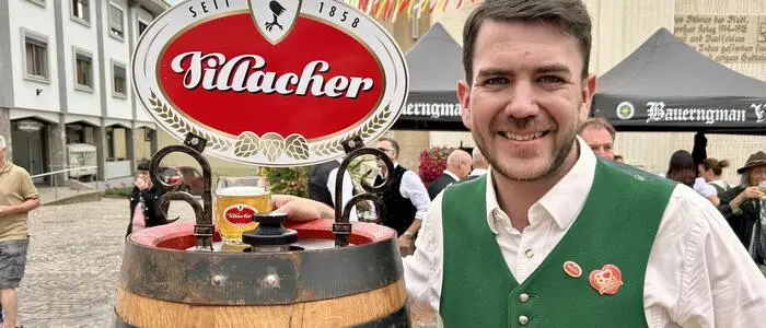 Lukas Scharf braut das Jubiläumsbier