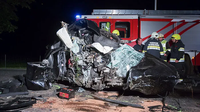 Besonders tragisch war der Unfall in Nikolsdorf, wo zwei Kärntner Jugendliche ums Leben kamen