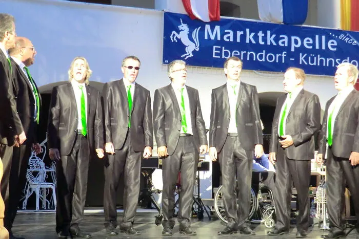 Der Gastchor Oktet Suha stimmte seine zweisprachigen Lieder an. 