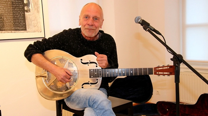 „Mr. Fingerpicking“ – der Gitarrist Peter Ratzenbeck war zu Gast im Kunsthaus Köflach und die Veranstaltung war ausverkauft. Der Musiker der Sonderklasse begeisterte die Zuhörer mit seinen virtuosen Darbietungen.