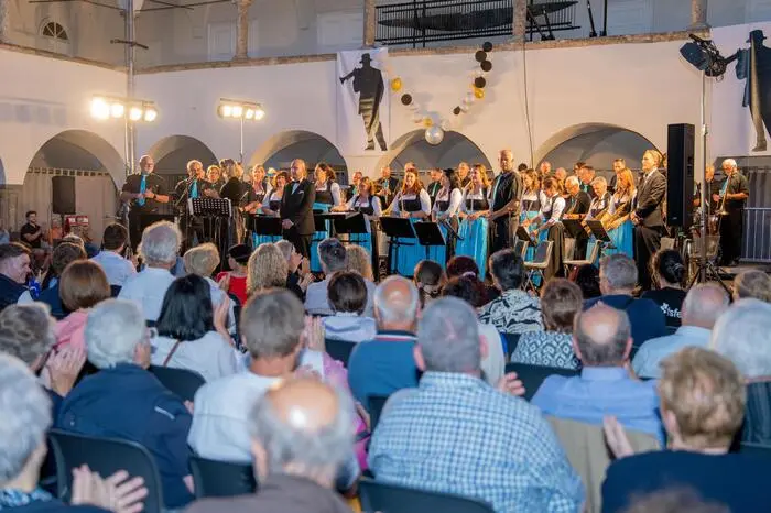 OPEN AIR KONZERT der Stadkapelle Klgft: Bond-James Bond