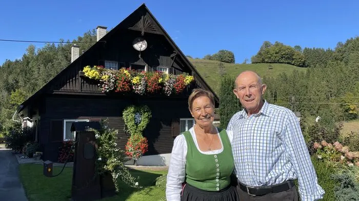 Maria und Siegfried Jaritz-Hojas vulgo Buchbauer haben mit ihrem wunderbaren Bauernhof in Stiwoll zum 48. Mal beim steirischen Blumenschmuckbewerb teilgenommen ...