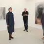 Der aus der Weststeiermark stammende Galerist Heimo Bachlechner (Mitte) mit den Künstlern Monika Supé und Wolfgang Grinschgl