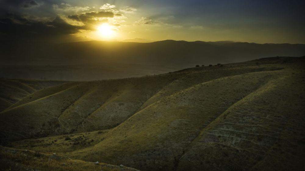 Ex oriente lux –aus dem Osten das Licht. Über den Hügeln von Galiläa, wo Jesus lebte und wirkte, geht die Sonne auf