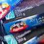 Iglo ist wegen einer versteckten Preiserhöhung („Shrinkflation") verurteilt worden. Anlass war das Tiefkühlprodukt "Iglo Atlantik Lachs", dessen Füllmenge von 250 auf 220 Gramm reduziert wurde, ohne dass dies für Verbraucher klar erkennbar gewesen sei