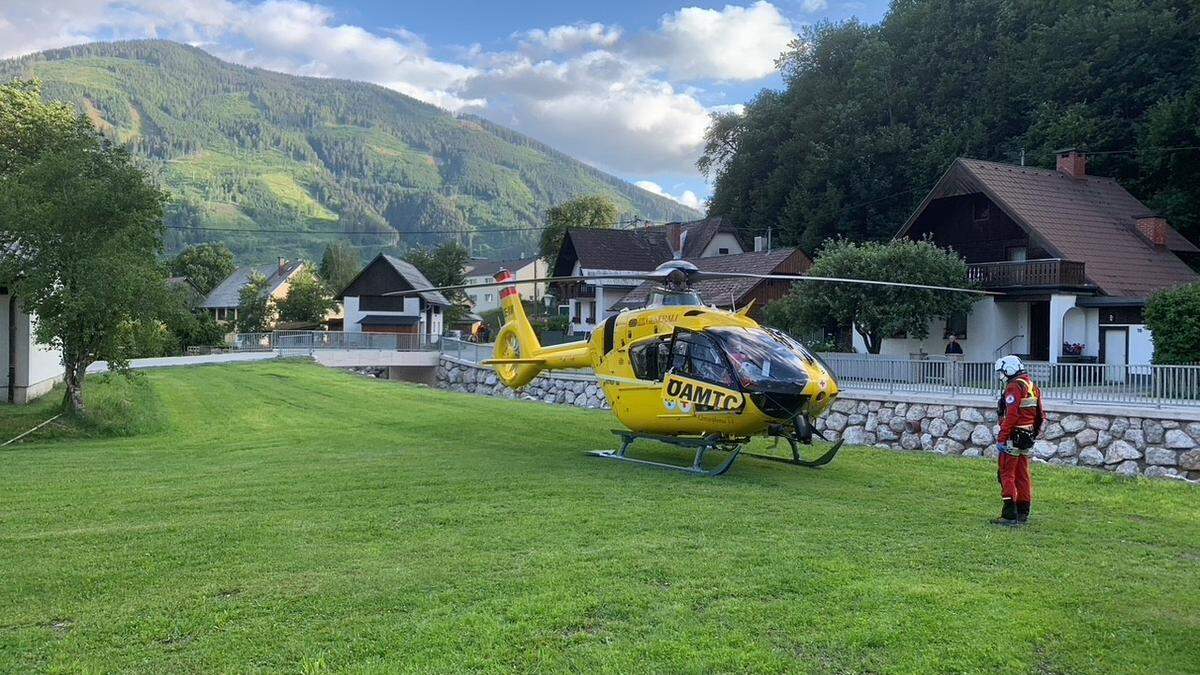 Der Notarzthubschrauber C14 brachte den Verletzten ins Krankenhaus