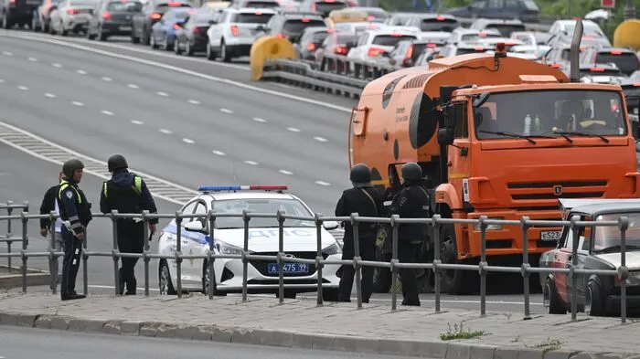 Angesichts des bewaffneten Aufstands des russischen Söldnerchefs Jewgeni Prigoschin haben die Behörden in Moskau und Umgebung den Anti-Terror-Notstand ausgerufen.