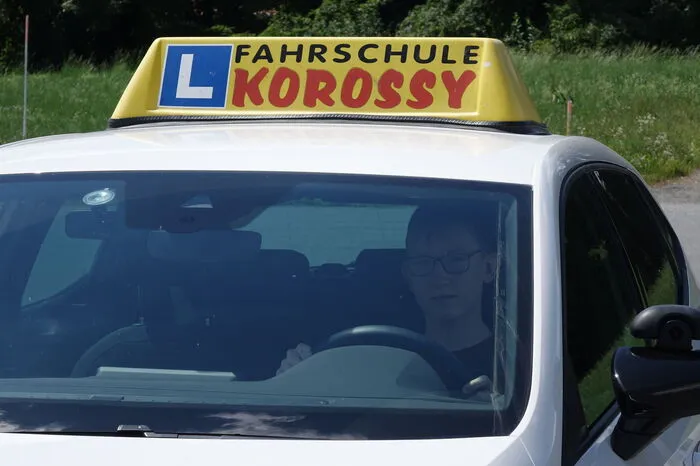 Bei seiner dritten Fahrstunde geht es für Übleis zum Übungsparkplatz in St. Ruprecht/Raab.