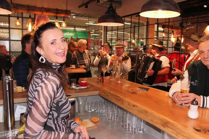 Klicken Sie sich durch die restliche Fotostrecke vom Neujahrsgeigen im Café Schrotter in Rosental an der Kainach!