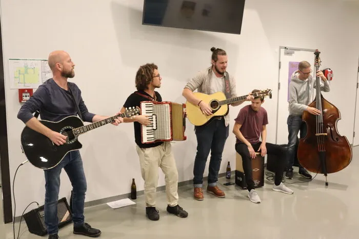 Julian Grabmayer unterhielt mit seiner Band. Auch einen neuen Song präsentierte die Gruppe.
