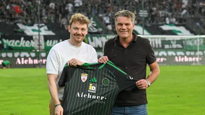 iDM-Geschäftsführer Thomas Pletzer mit Wacker-Präsident Hannes Rauch vor der Heimpremiere gegen SW Bregenz