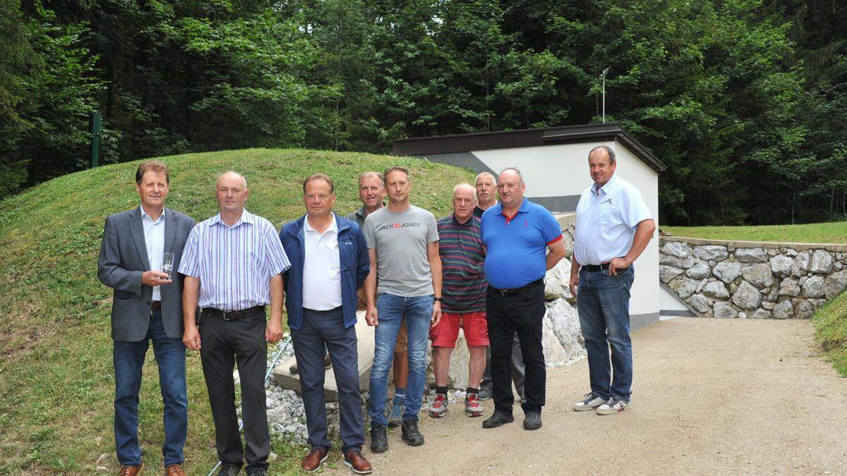 Mitglieder der Wassergenossenschaft Zauchen mit Johann Wiedner, dem Leiter der Abteilung 14 Wasserwirtschaft, Ressourcen und Nachhaltigkeit bei der Steiermärkischen Landesregierung (li.)