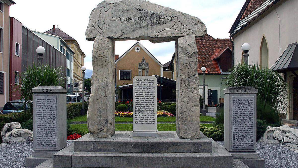 Das Kriegerdenkmal in Voitsberg ist nur einer von mehreren Punkten, über die Ernst Lasnik viel zu erzählen weiß