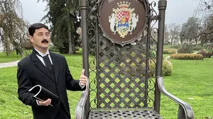 Boris Šušnjar führt Touristen als Nikola Tesla durch Karlovac