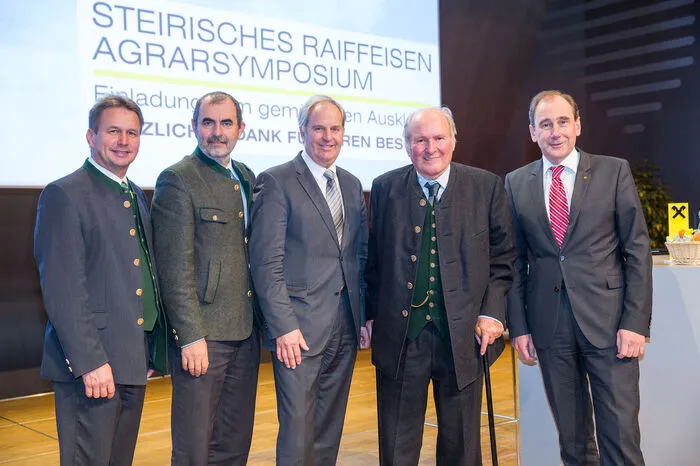 Am Podium diskutierten: Franz Titschenbacher und Josef Plank (beide Landwirtschaftskammer), Wilfried Thoma (RLB-Präsident), Claus Hipp und Martin Schaller (RLB-General)