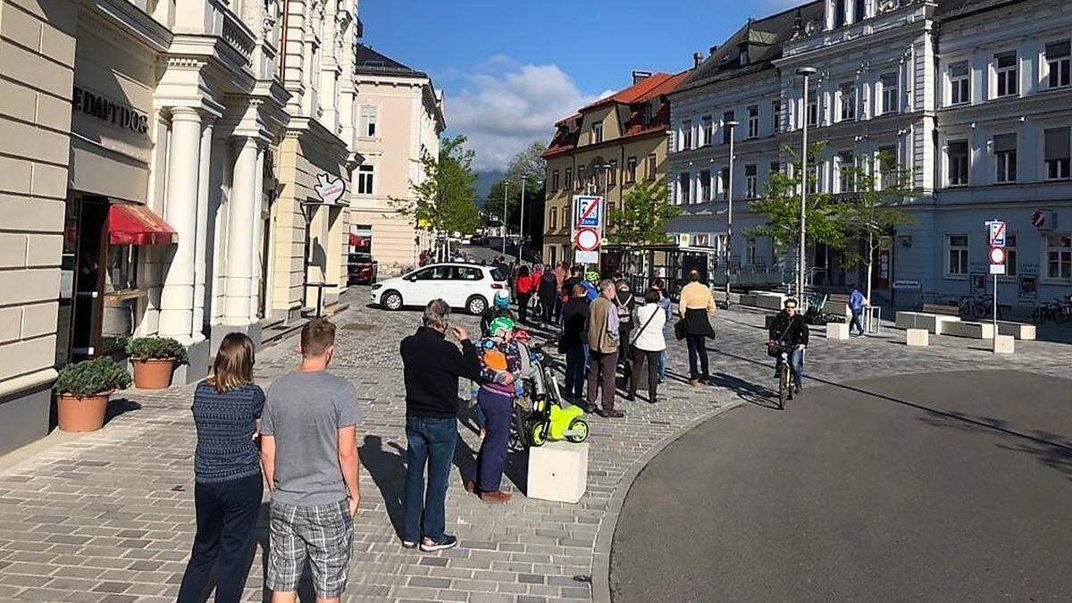 Lange Schlangen bildeten sich im Frühjahr beim ermäßigten Verkauf der City-Gutscheine