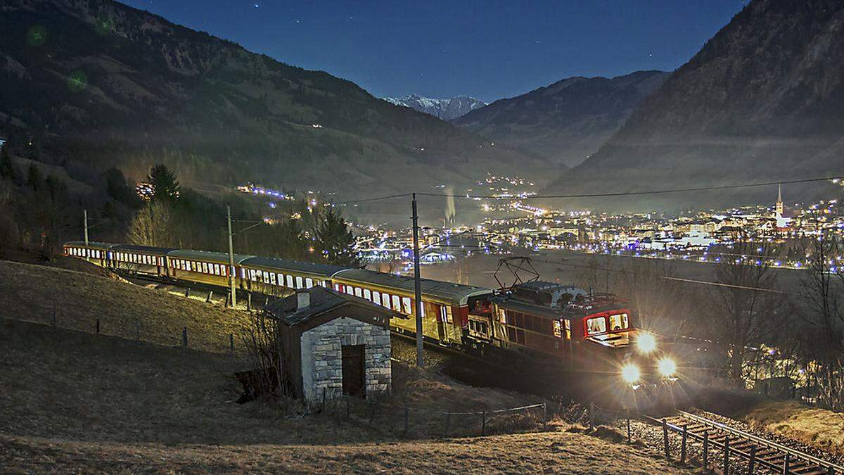 Christkindlzug: Nachtaufnahme im Angertal