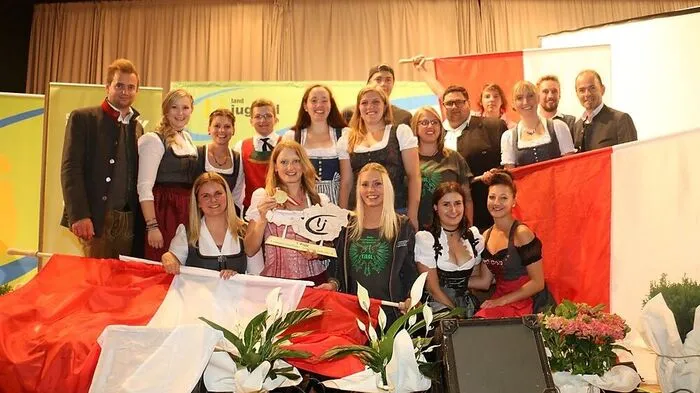Die Tiroler Teilnehmer beim Bundesentscheid 4er-Cup und Reden, mit der Landes- und Bezirksführung sowie Landwirtschaftskammerpräsident Josef Hechenberger