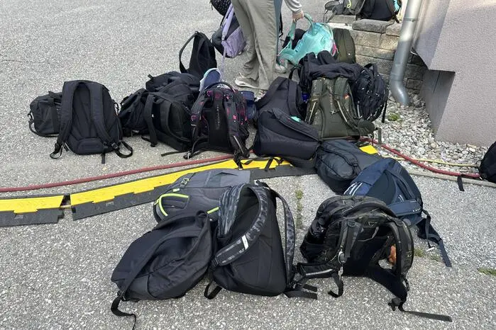 Da die Veranstaltung direkt am Schulgelände stattfand, ließen sich zahlreiche Schülerinnen und Schüler sowie Lehrkräfte das besondere Erlebnis nicht entgehen
