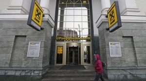 Die RBI (Raiffeisen Bank International) ist in Russland weiter geschäftlich aktiv 