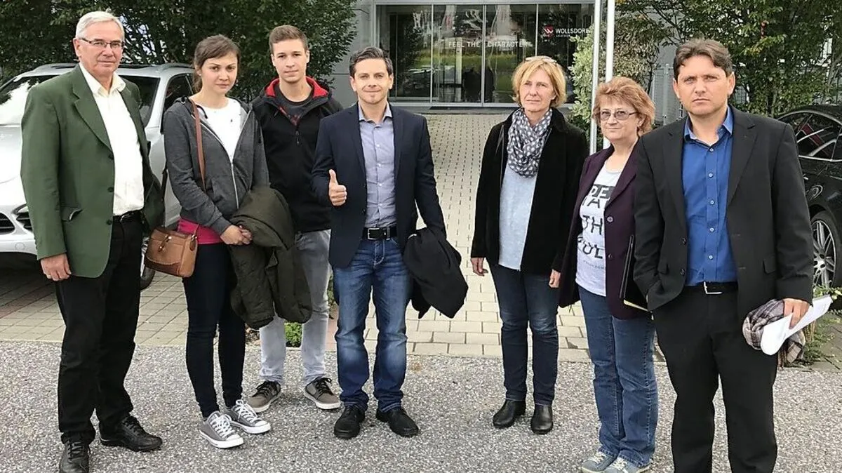 Gerald Passath (rechts) mit weiteren Mitstreitern gegen die Klärschlammverbrennung in Wollsdorf