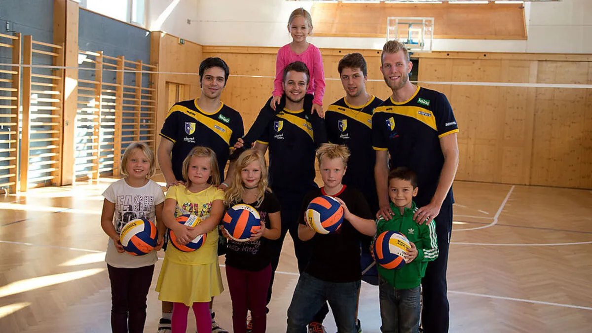 Profi-Sportler Martin Weber (links), Maximilian Thaller, Artur Pasinski und Peter Wohlfahrtstätter begeistern die Schüler 