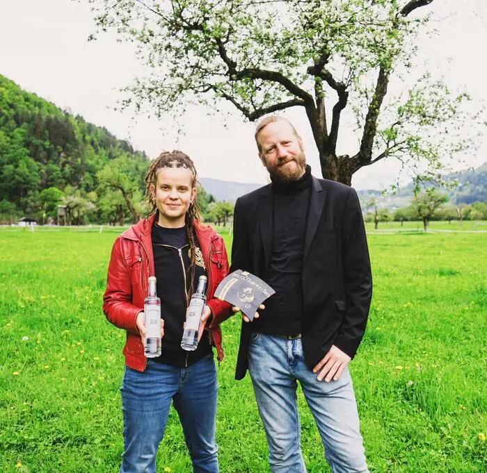 Heiner Burgstaller und Birgit Maier betreiben den Brandhof in Döbriach mit Landwirtschaft, Streuobstwiese und Edelbrennerei