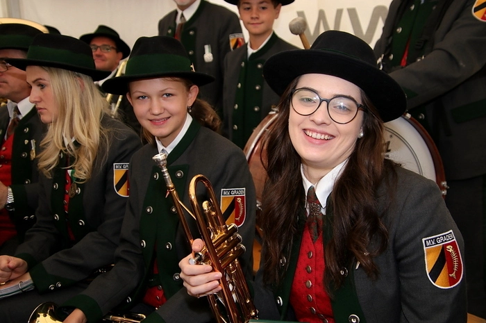 Im Anschluss sorgten „Die Weingartsberger“ für flotte Stimmung im Festzelt.