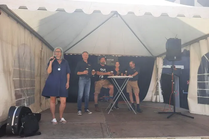 Vize-Bgm. Sabine Siegel eröffnet das 1. Bierbrauerfest in Fürstenfeld.