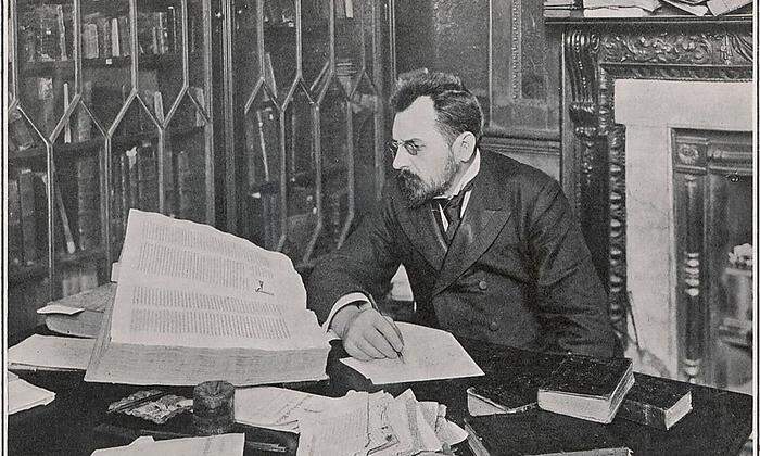 Der polnische Antiquar Wilfred Voynich kauft das Manuskript 1912 in Rom